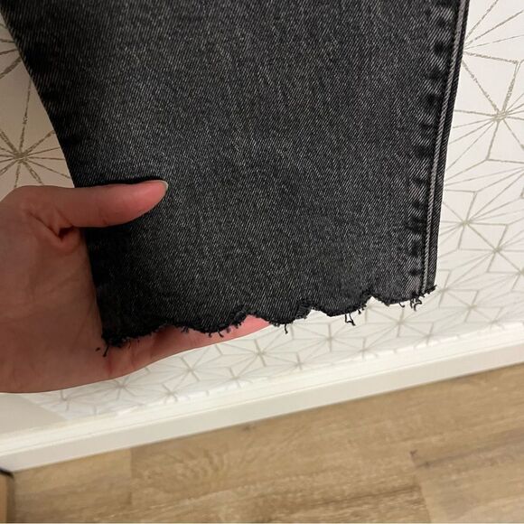 Levi’s 501 Gray Wash Crop Scallop Hem Jeans - Picture 9 of 9